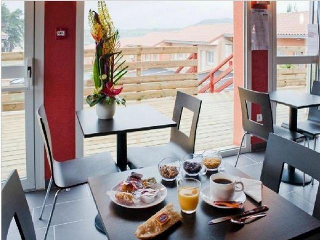Hotel Cantal Cottages Saint-Georges  Екстер'єр фото