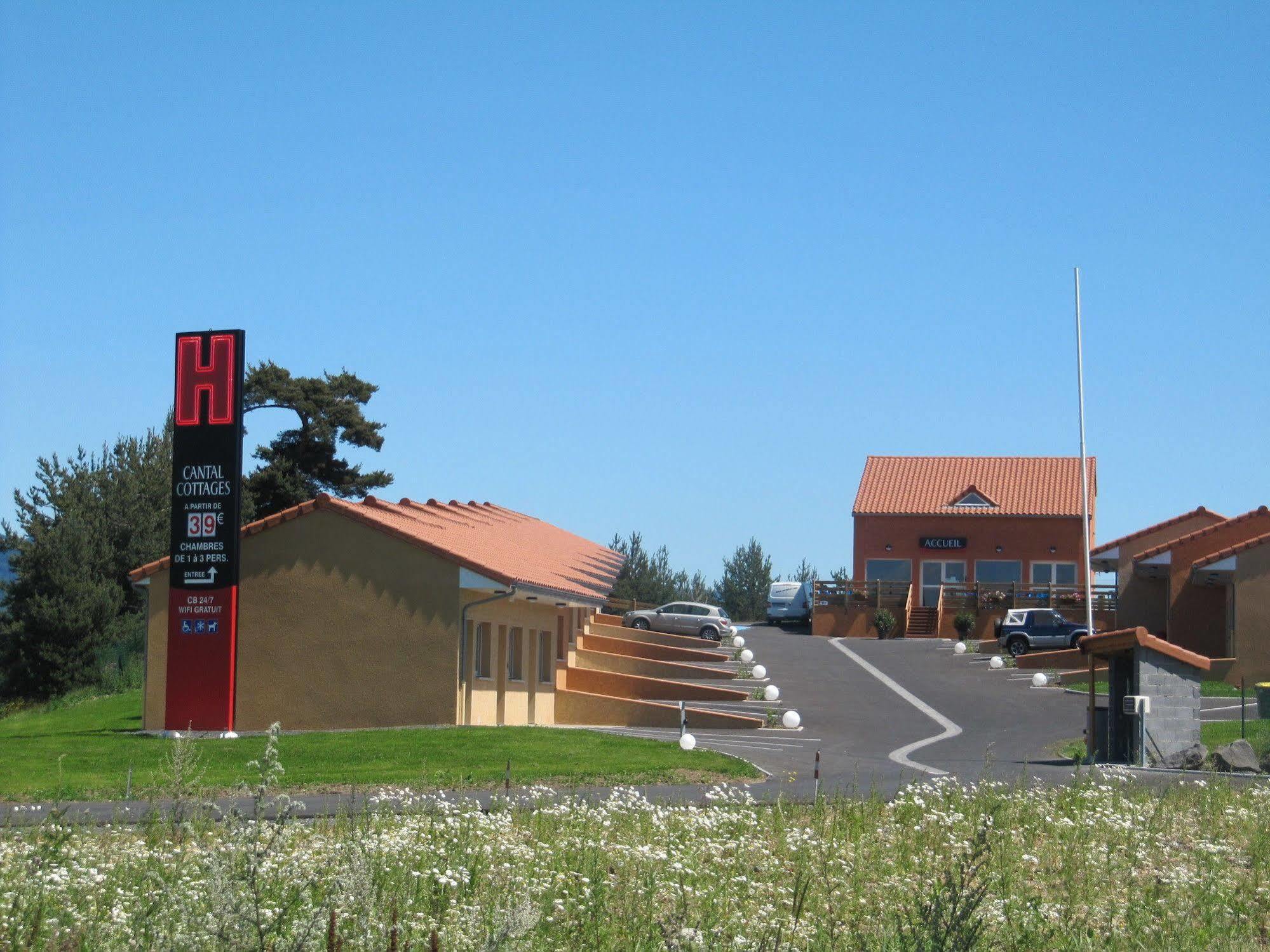 Hotel Cantal Cottages Saint-Georges  Екстер'єр фото
