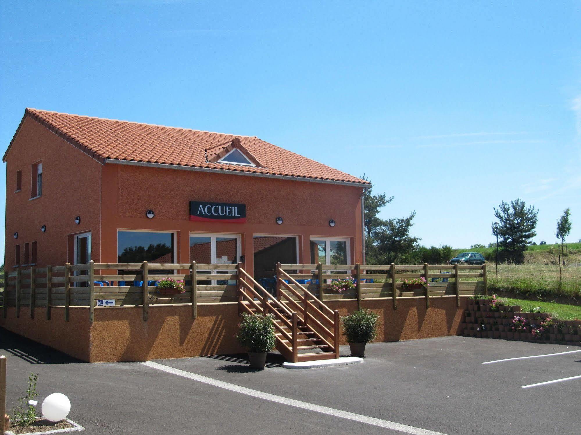 Hotel Cantal Cottages Saint-Georges  Екстер'єр фото