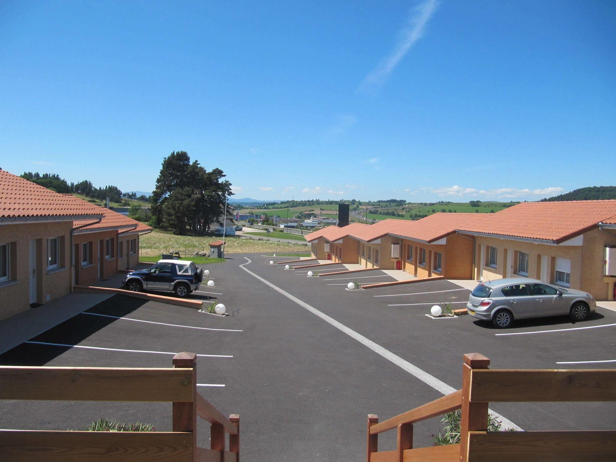 Hotel Cantal Cottages Saint-Georges  Екстер'єр фото